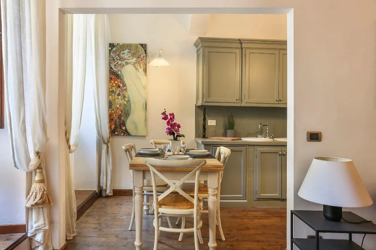 Pontevecchio Stylish Apartment In Florence