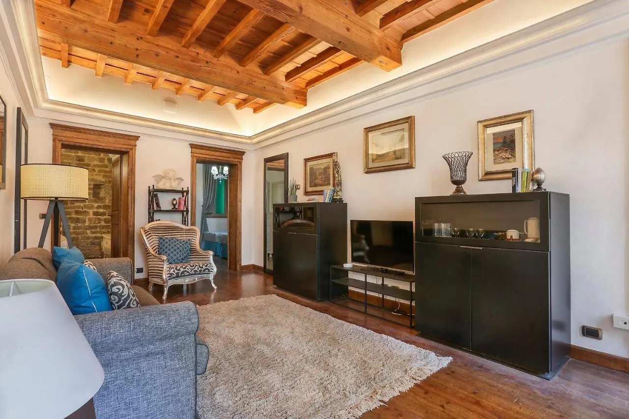 Pontevecchio Stylish Apartment In Florence