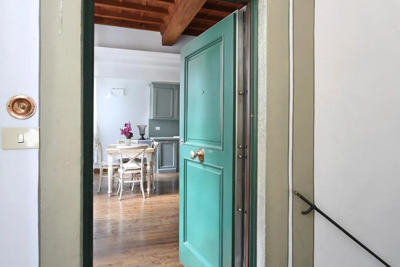 Pontevecchio Stylish Apartment In フィレンツェ イタリア