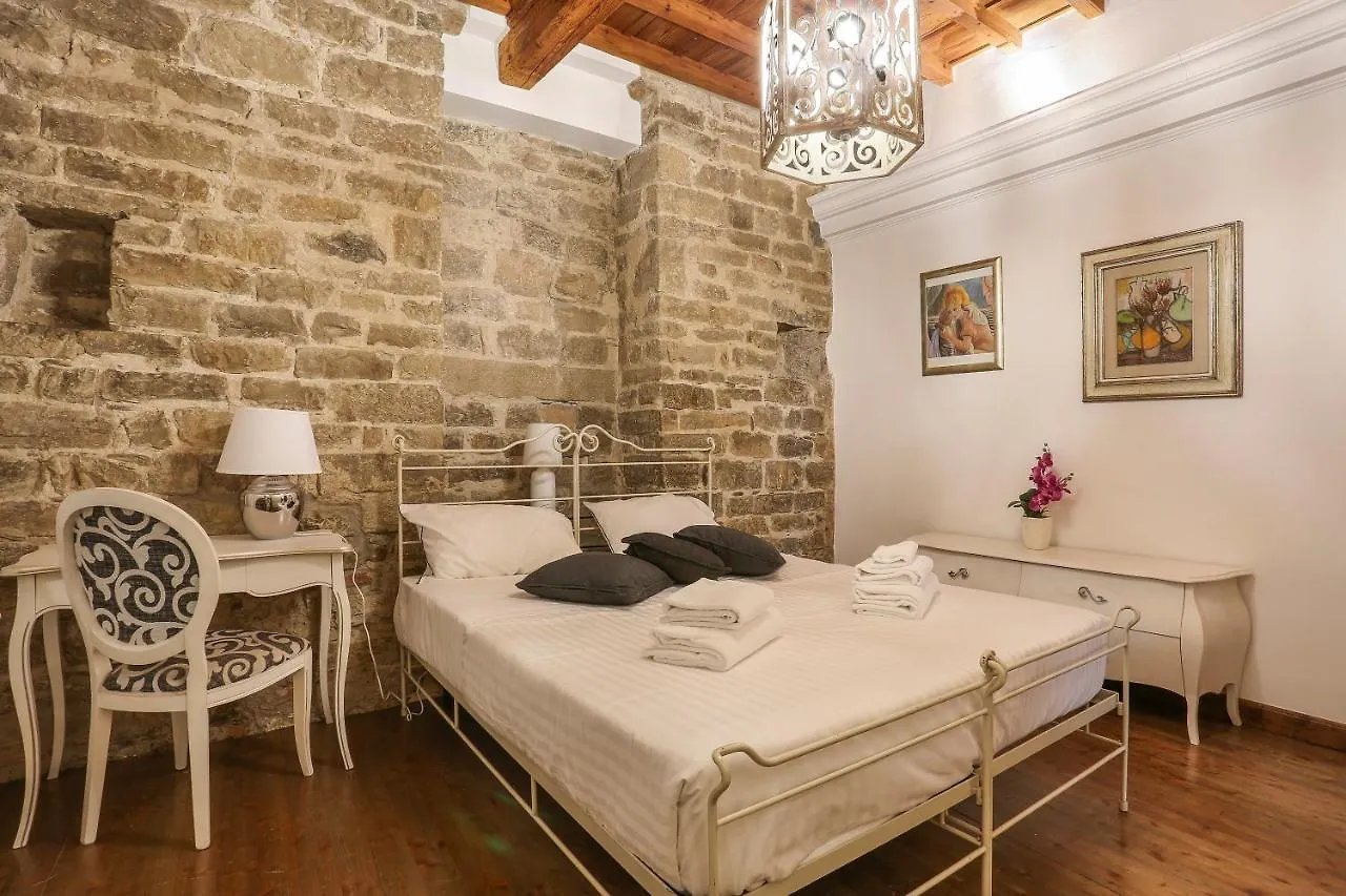 Pontevecchio Stylish Apartment In Florence